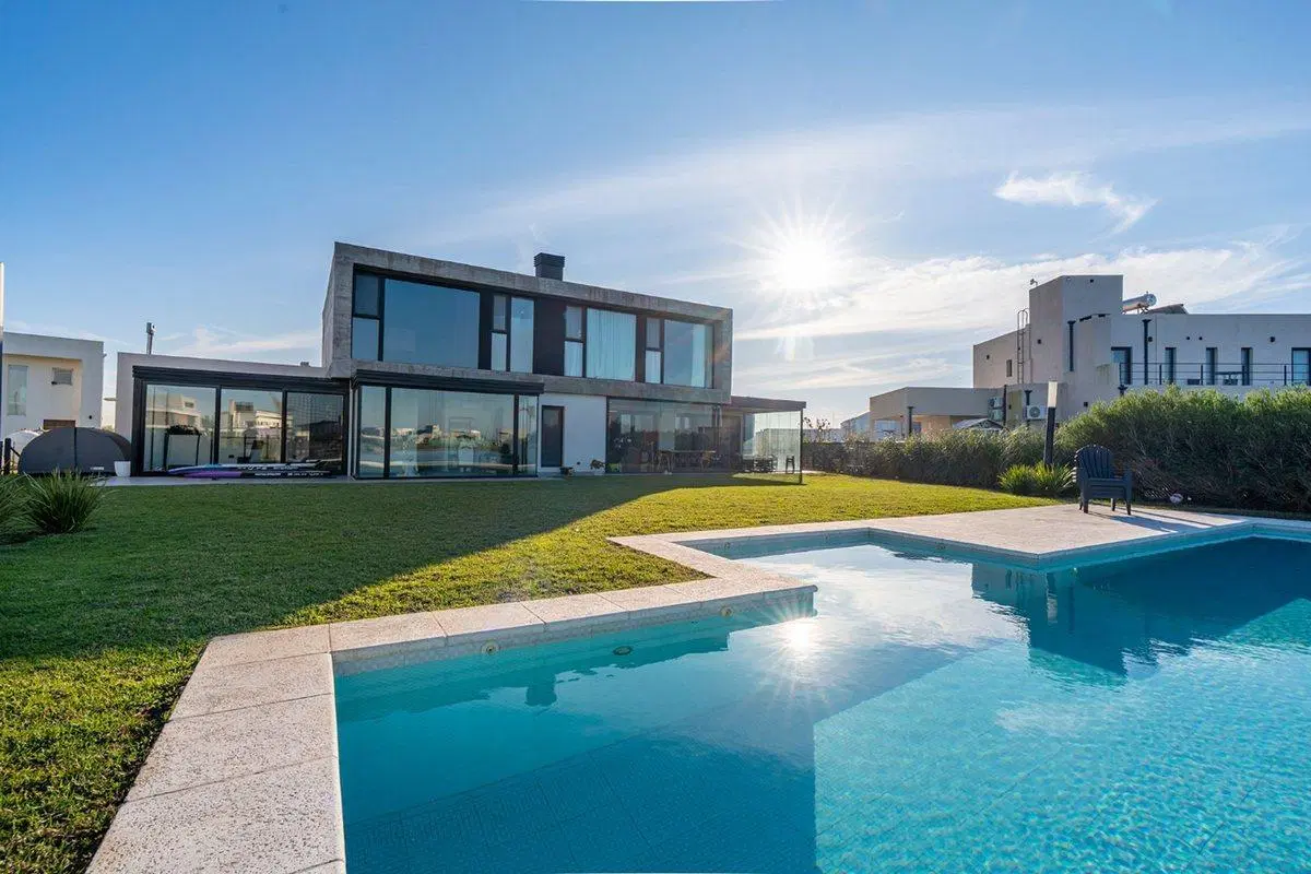 CASA EN VENTA VILLALOBOS 5 AMBIENTES AL LAGO 3