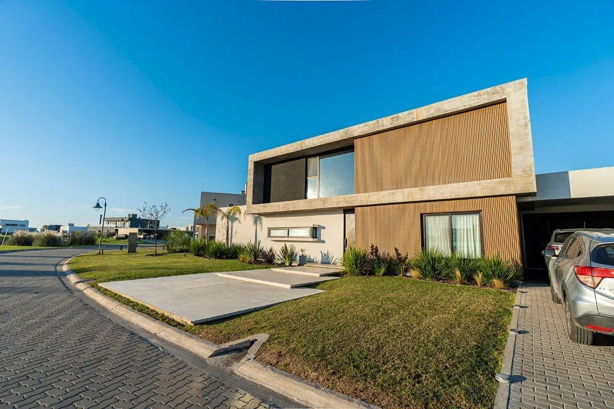 CASA EN VENTA VILLALOBOS 5 AMBIENTES AL LAGO 2