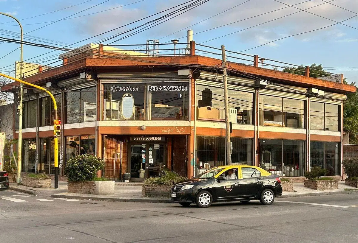 VENTA EXCELENTE LOCAL COMERCIAL EN BERAZATEGUI 2