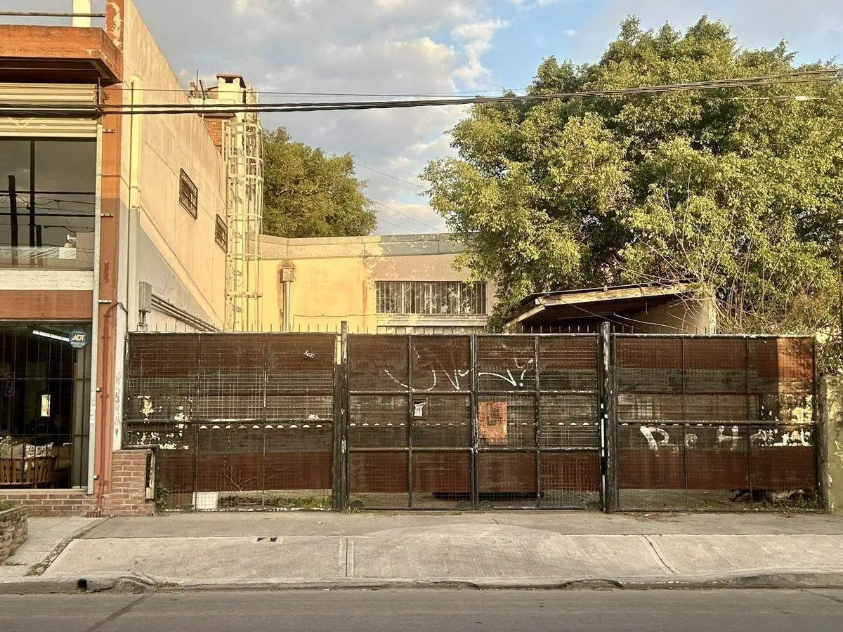 VENTA EXCELENTE LOCAL COMERCIAL EN BERAZATEGUI 3