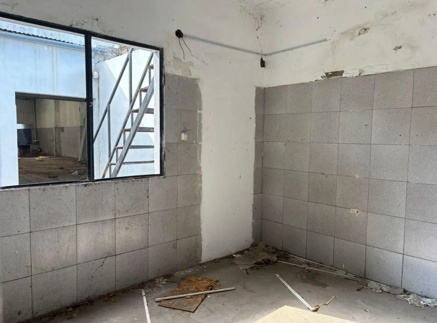 VENTA LANUS  CASA 2 AMBIENTES CON QUINCHO Y PATIO 4
