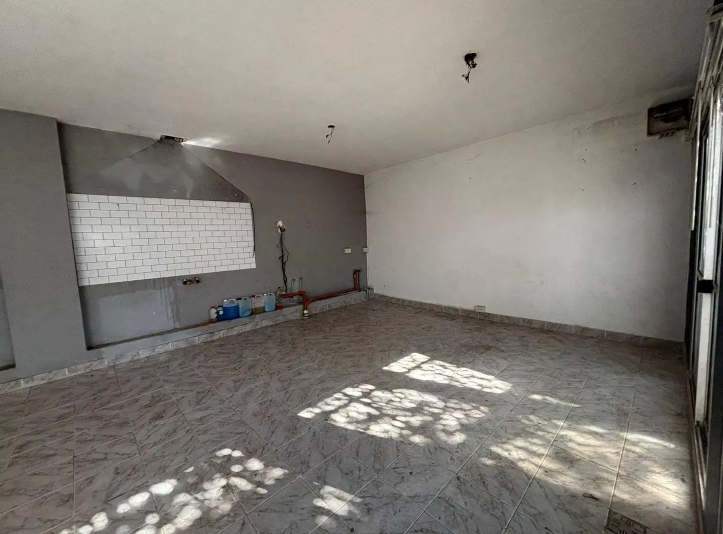VENTA LANUS  CASA 2 AMBIENTES CON QUINCHO Y PATIO 2