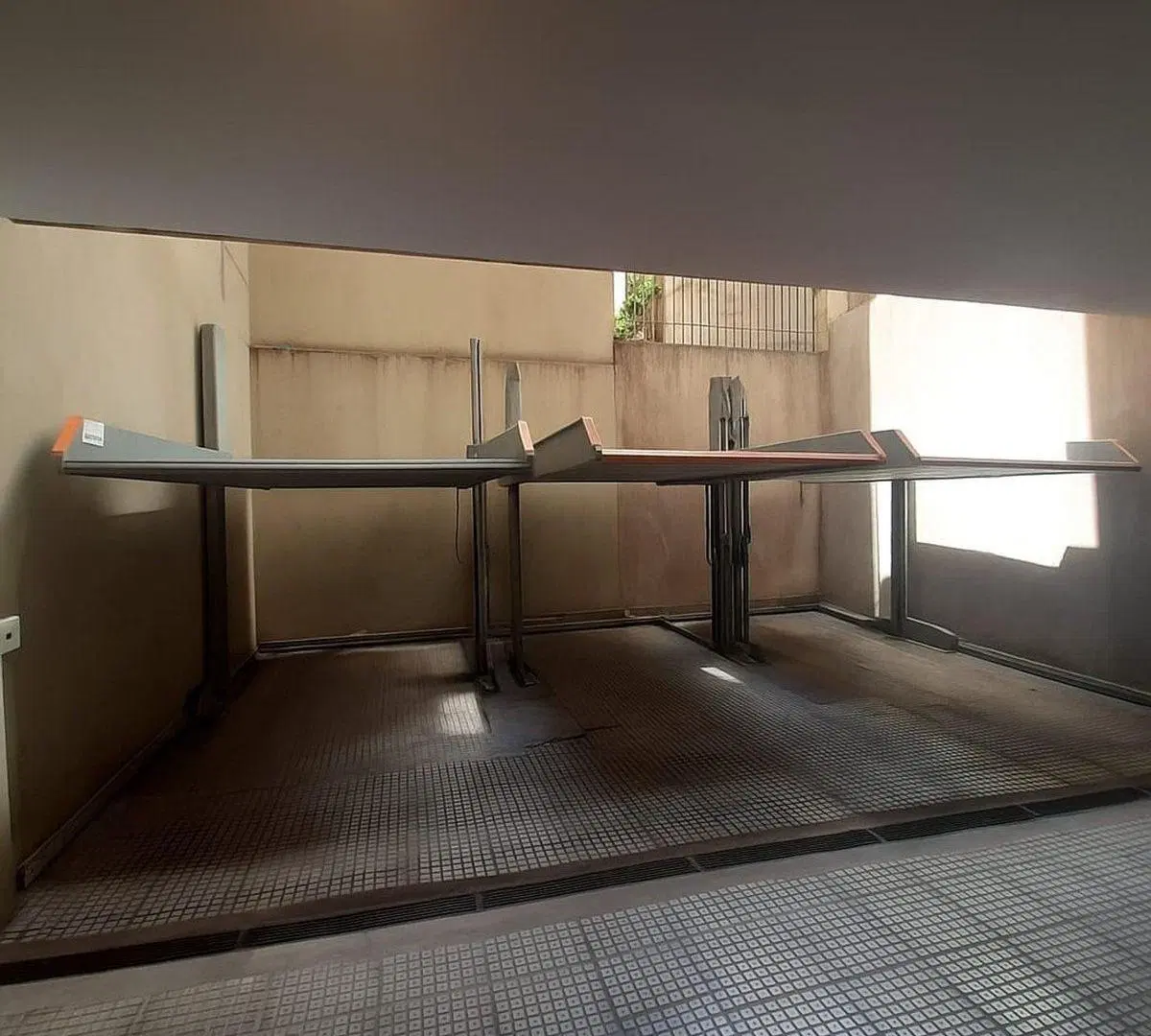 VENTA COCHERA FIJA PALERMO PARA 2 AUTOS MEDIANOS 3