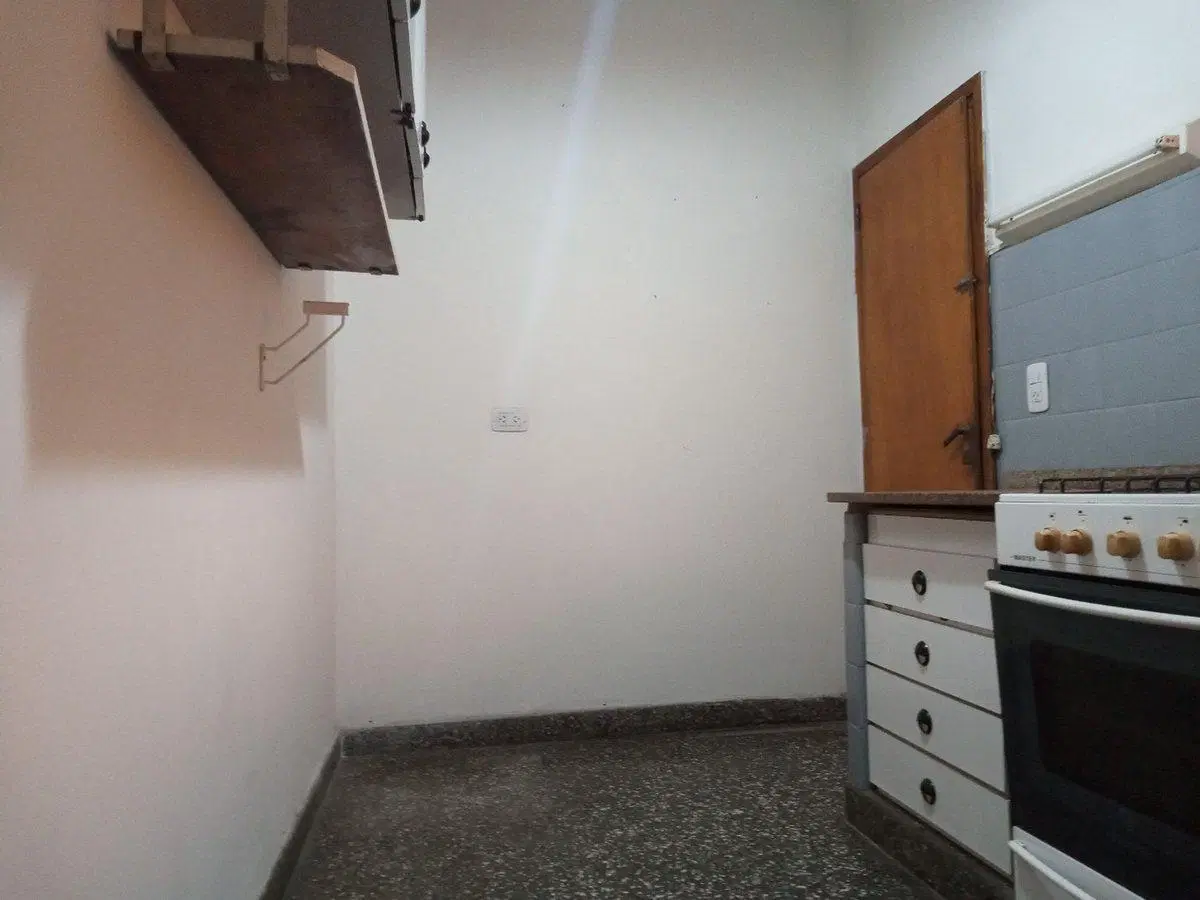 VENTA PH 2 AMB c/PATIO y TERRAZA - SARANDÍ 8
