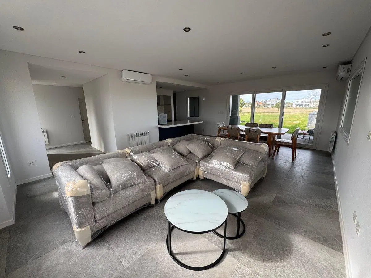 VENTA CASA HARAS DEL SUR 3 C/ PILETA 3 DORMITORIOS 4