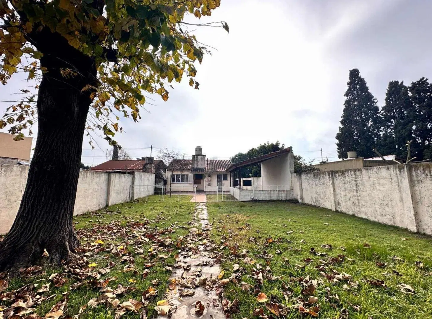 Venta casa 3 Amb c/parque, Lote de 10x46 Llavallol 2
