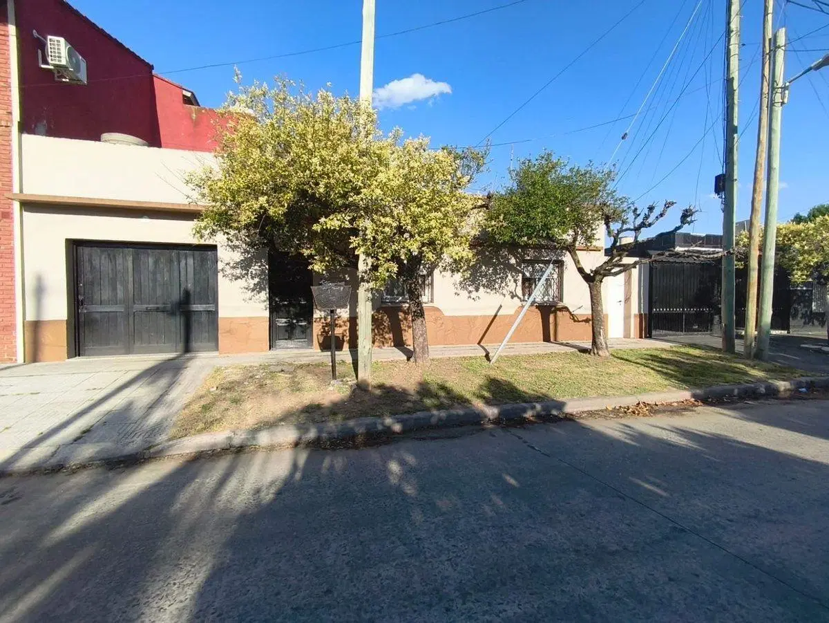 VENTA PH TIPO CASA 3AMB  + GALPON  QUILMES COCHERA 2