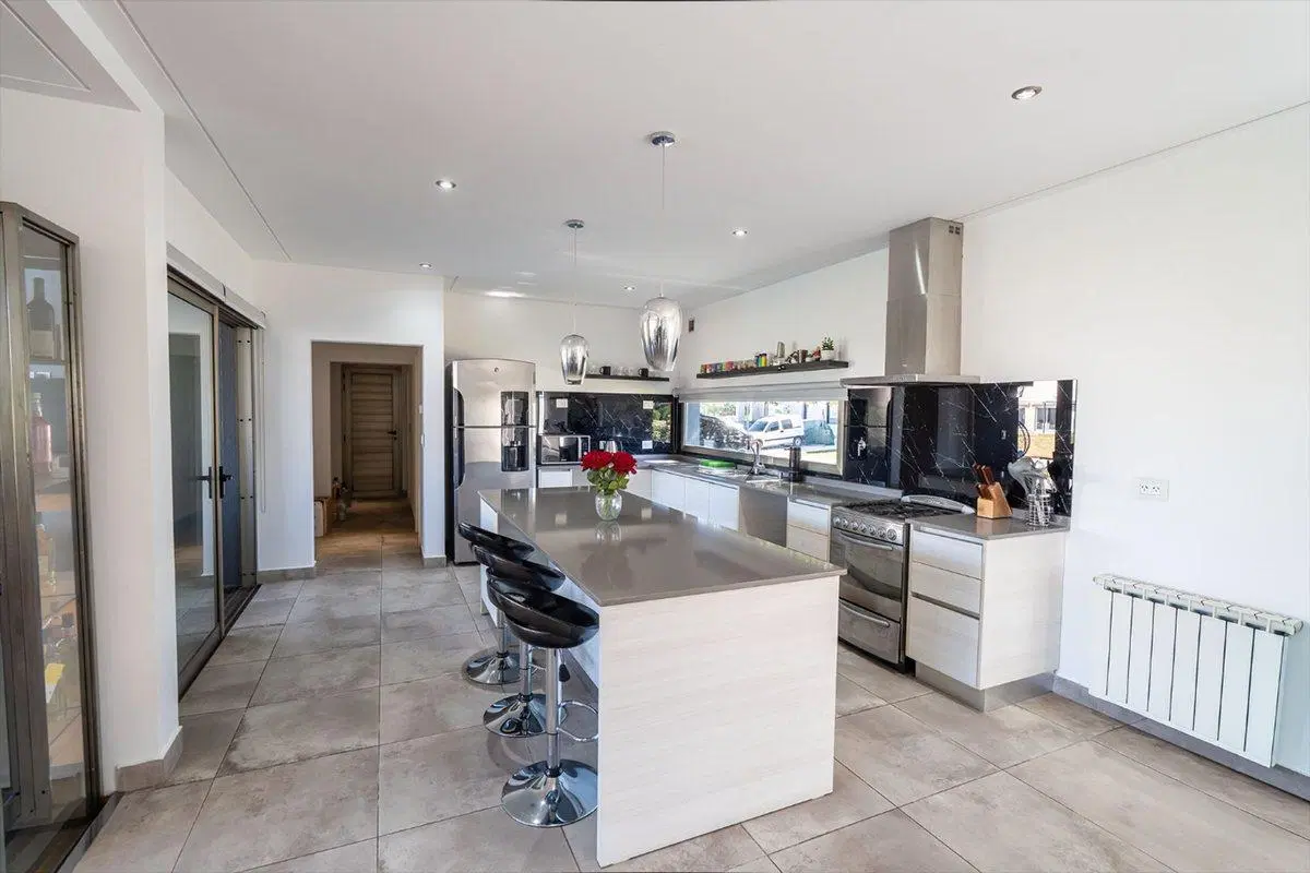VENTA CASA GOLONDRINAS 4 AMBIENTES AL LAGO 5