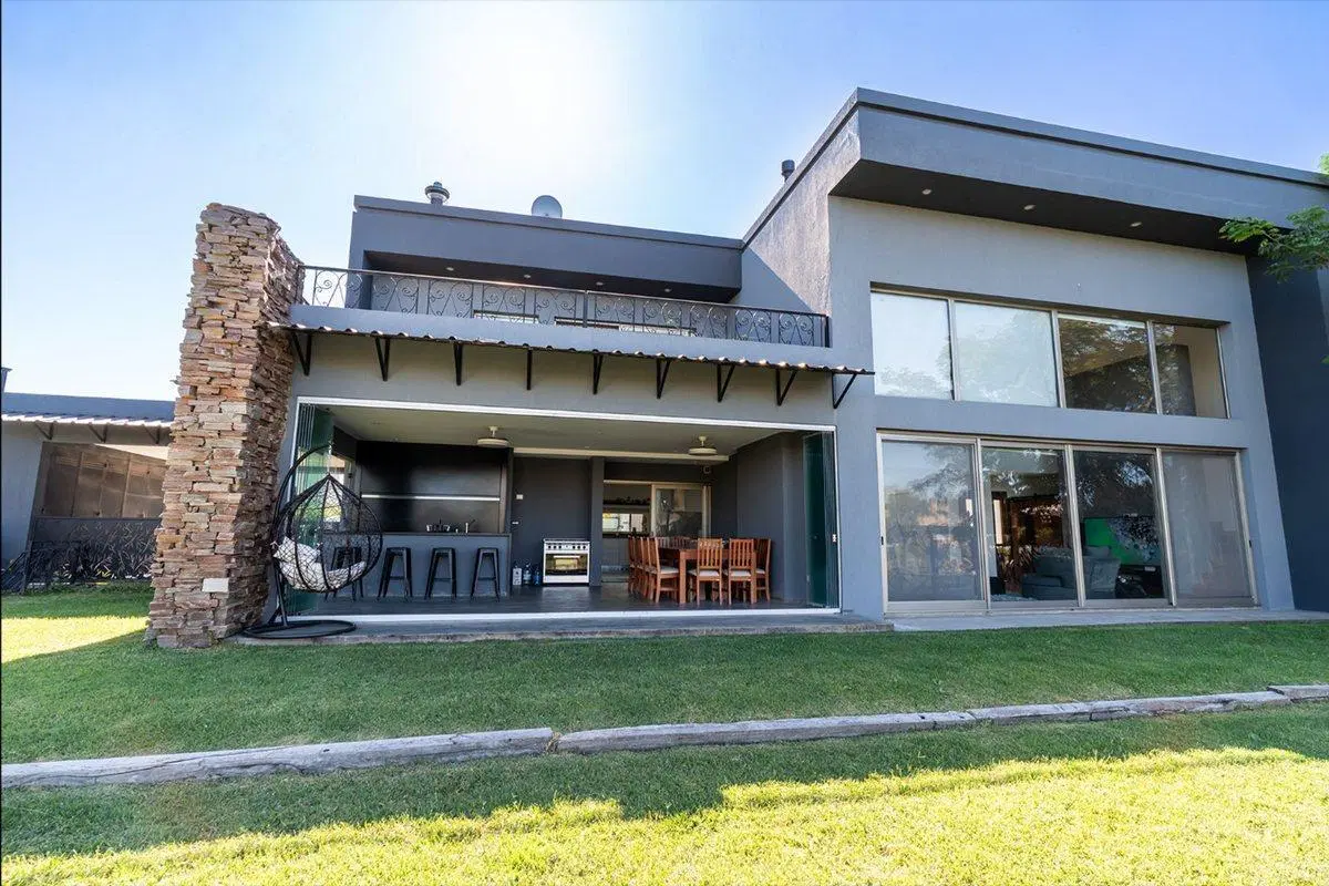VENTA CASA GOLONDRINAS 4 AMBIENTES AL LAGO 8