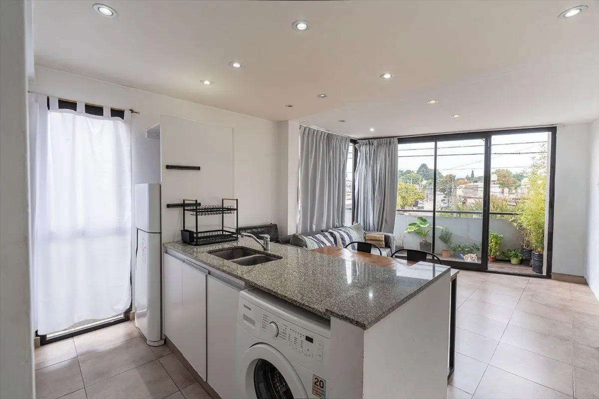 VENTA PH 2 AMB. EN PLANTA ALTA BERNAL E.  QUILMES 8