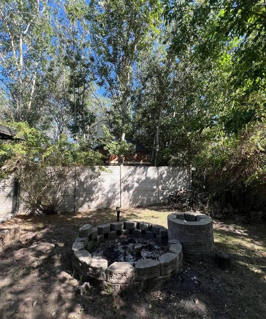 VENTA CASA 3 AMBIENTES LA PLATA PILETA 5