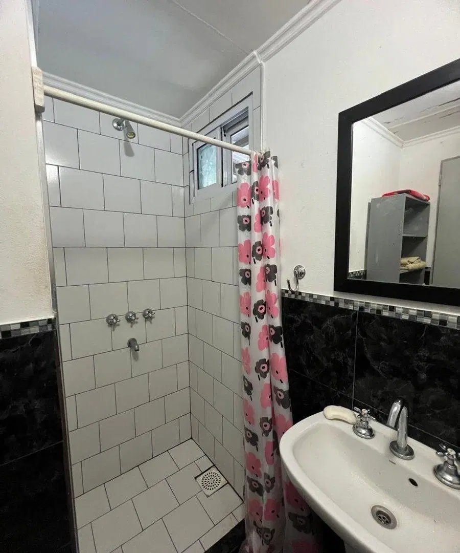 VENTA CASA 3 AMBIENTES LA PLATA PILETA 8