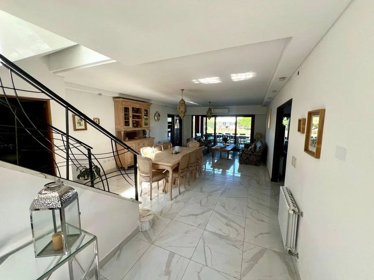 VENTA CASA NUEVO QUILMES 8 AMBIENTES A LA LAGUNA 8