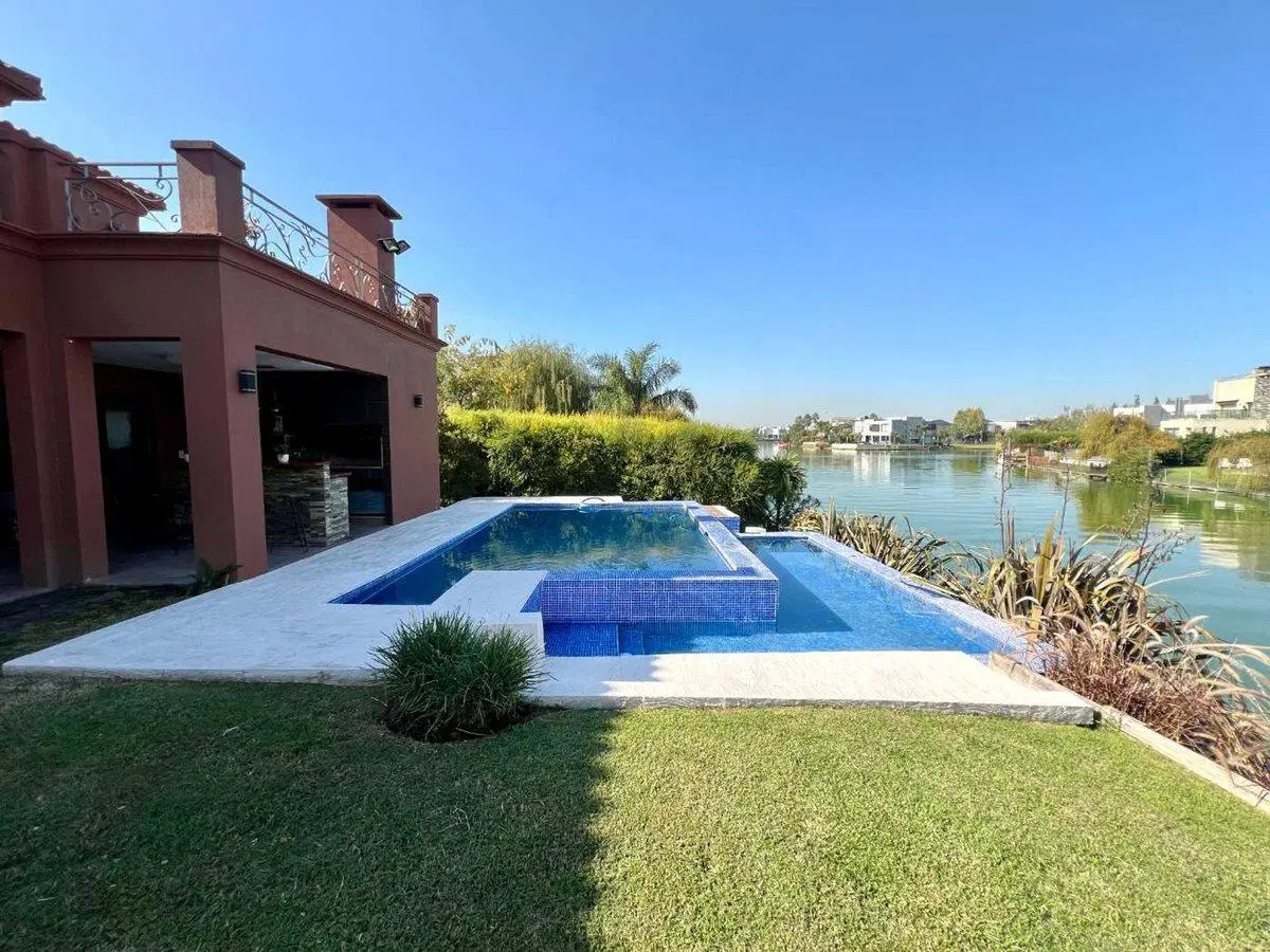 VENTA CASA NUEVO QUILMES 8 AMBIENTES A LA LAGUNA 4