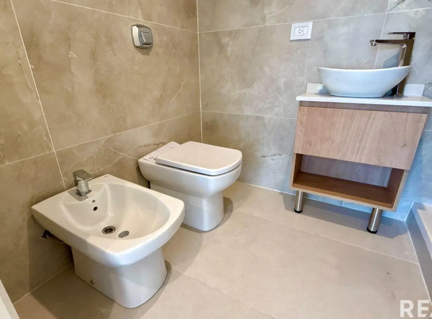 BARRIO NAON VENTA 3 AMB 95 M2 ESTRENAR CATEGORIA 3