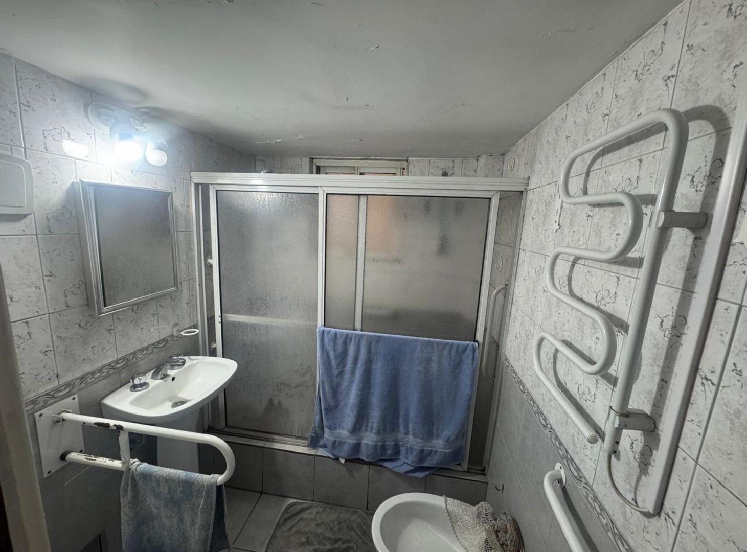 Foto de DEPARTAMENTO 3 AMBIENTES PB 2 PATIOS 2 BAÑOS UADE, imagen 1