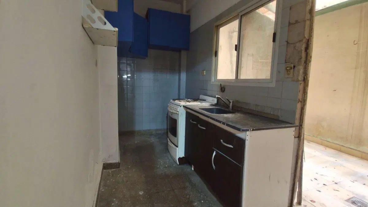 DEPARTAMENTO EN VENTA CON PATIO 2 AMB/ REFACCIONAR 3