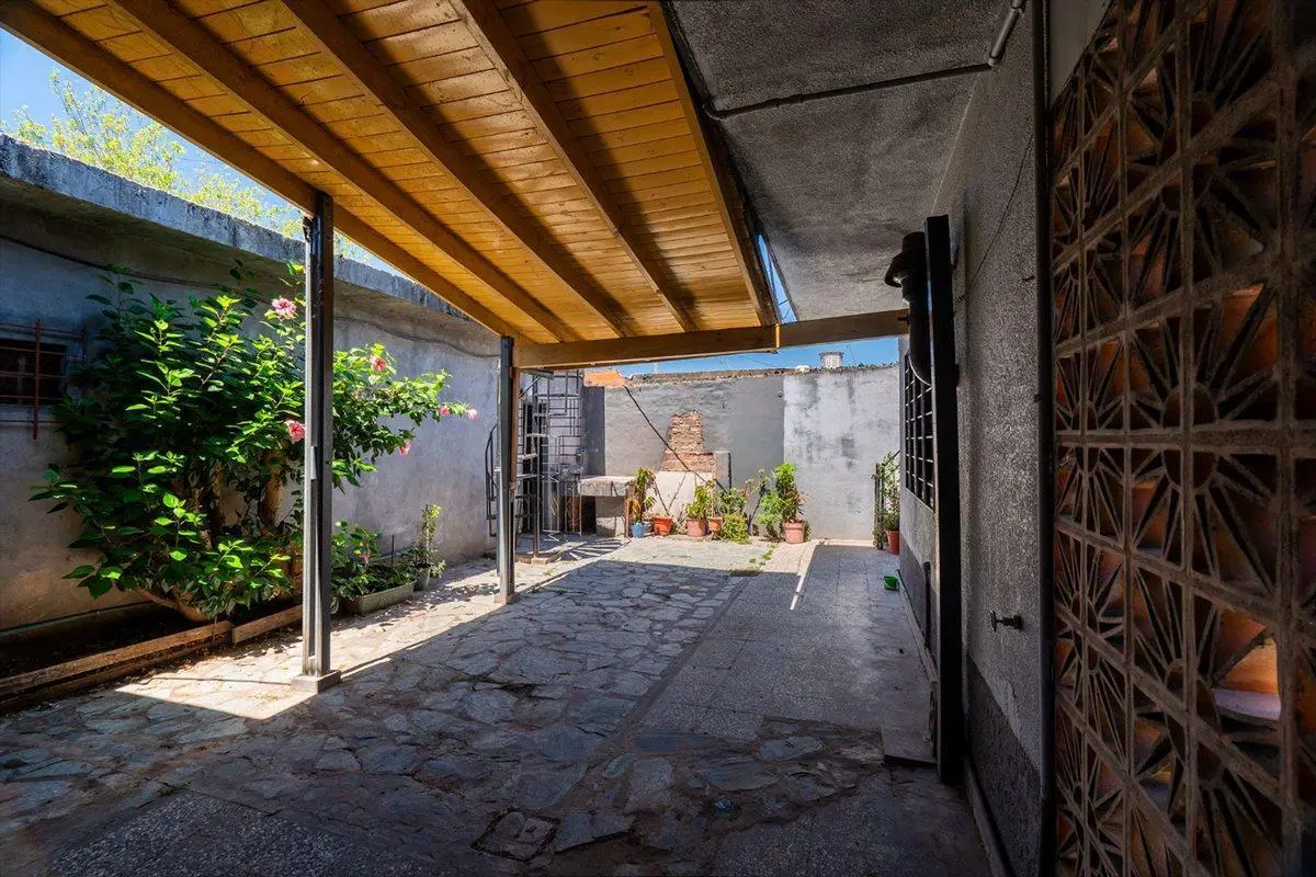 VENTA CASA 3 AMB  QUILMES COCHERA PATIO 2