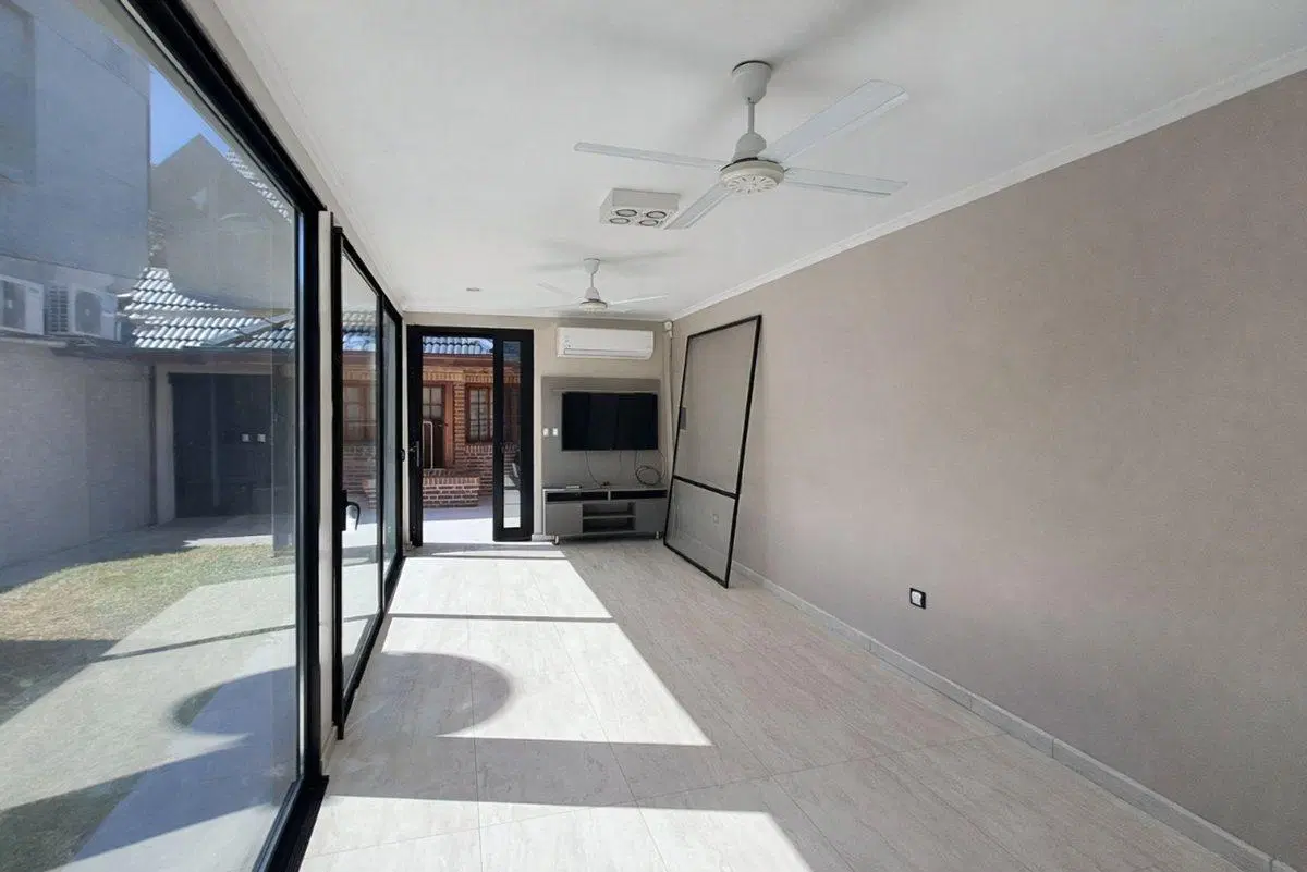 venta casa 4 ambientes con jardín quincho y pileta 8