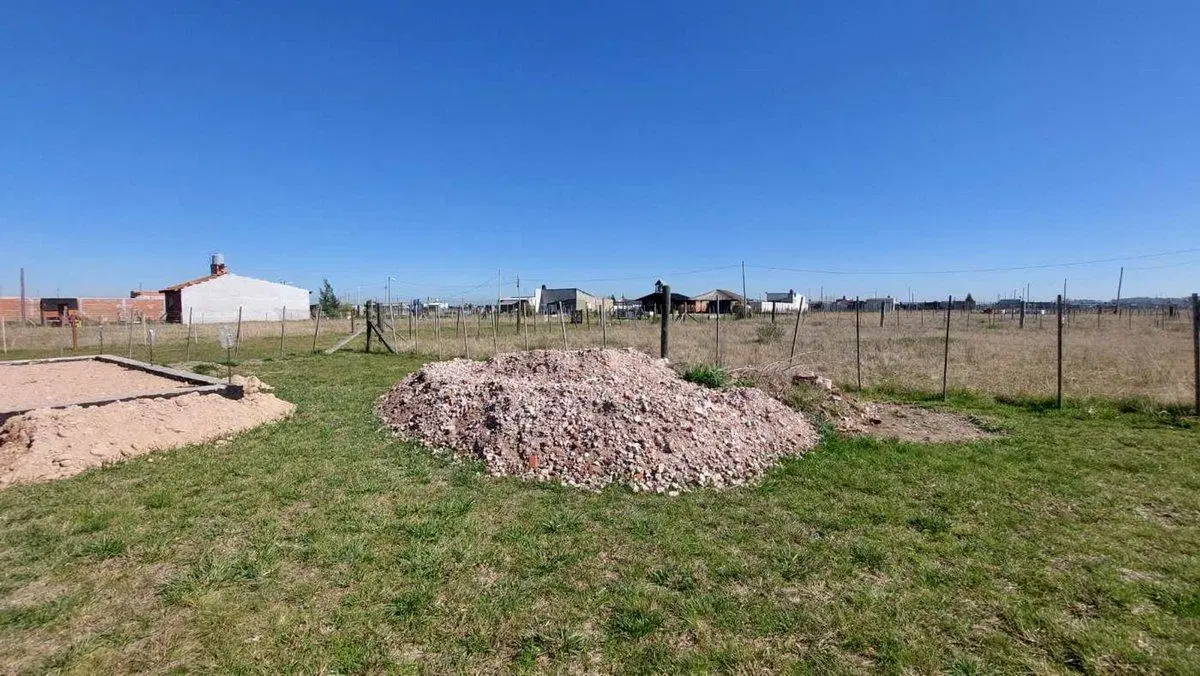 VENTA LOTE 600 M2 DOMSELAAR con materiales 8
