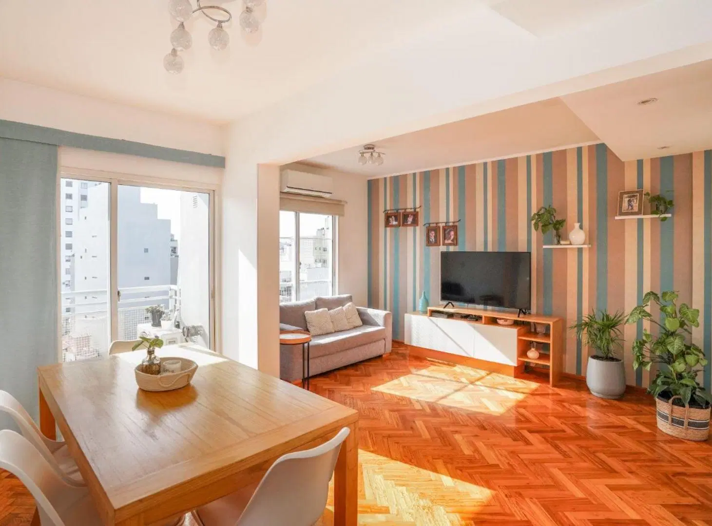VENTA DÚPLEX 4 AMBIENTES 2 COCHERAS  COLEGIALES 8