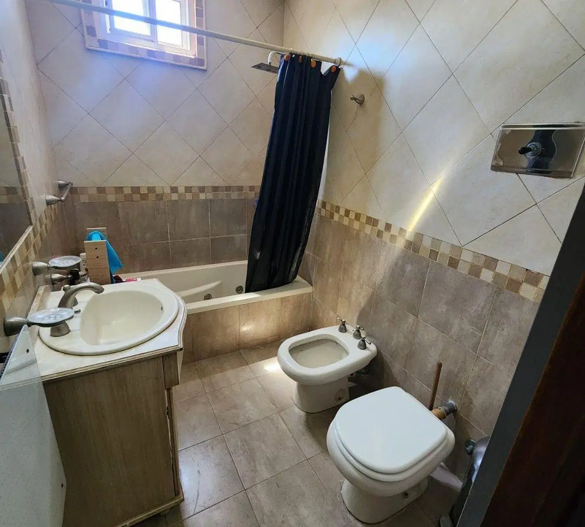 Venta Casa 4 ambientes con Deposito, Berazategui. 8