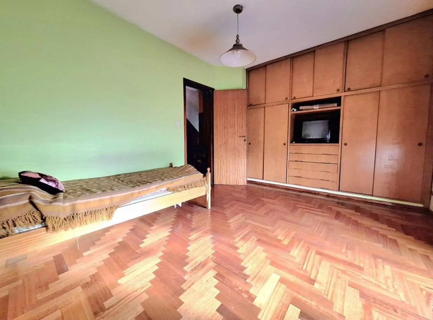 CASA EN VENTA ALMIRANTE BROWN CALZADA 3 DORMITORIO 8