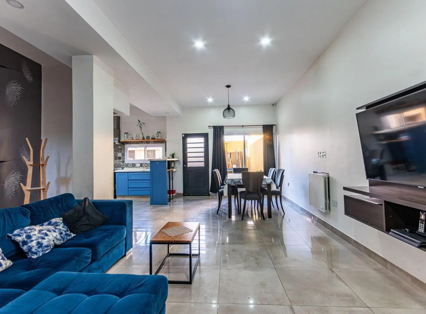 VENTA CASA EN WILDE DE 4 AMBIENTES. 5