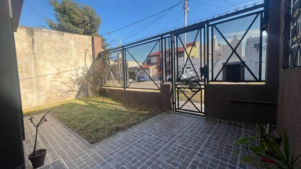 VENTA CASA REMEDIOS DE ESCALADA JARDÍN PATIO 4 AMB 4