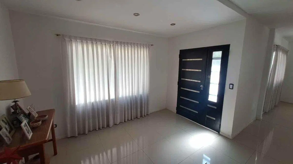 VENTA CASA 5 AMBIENTES 4