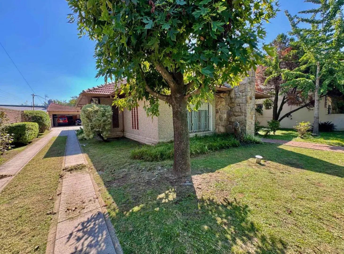 VENTA CASA TIPO QUINTA 4 AMB.  BERAZATEGUI 2