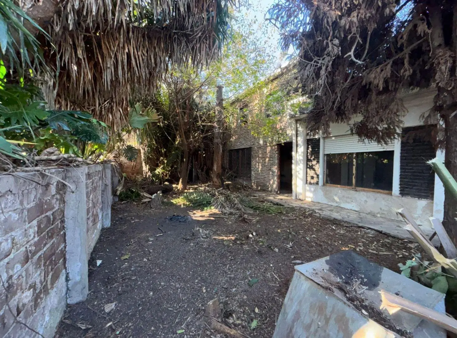 VENTA CASA A REFACCIONAR PALOMAR MORON 8