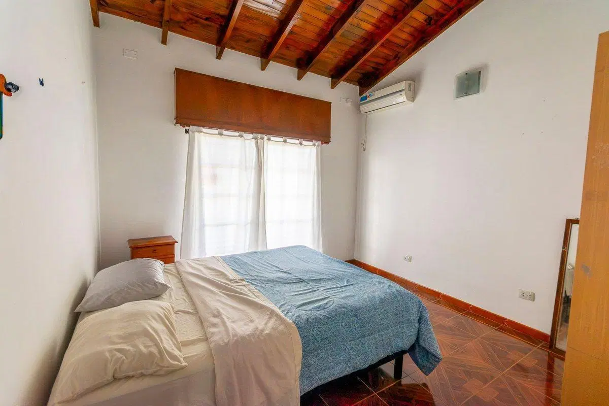 VENTA SARANDI  CASA 5 AMB PATIO + COCHERA 8