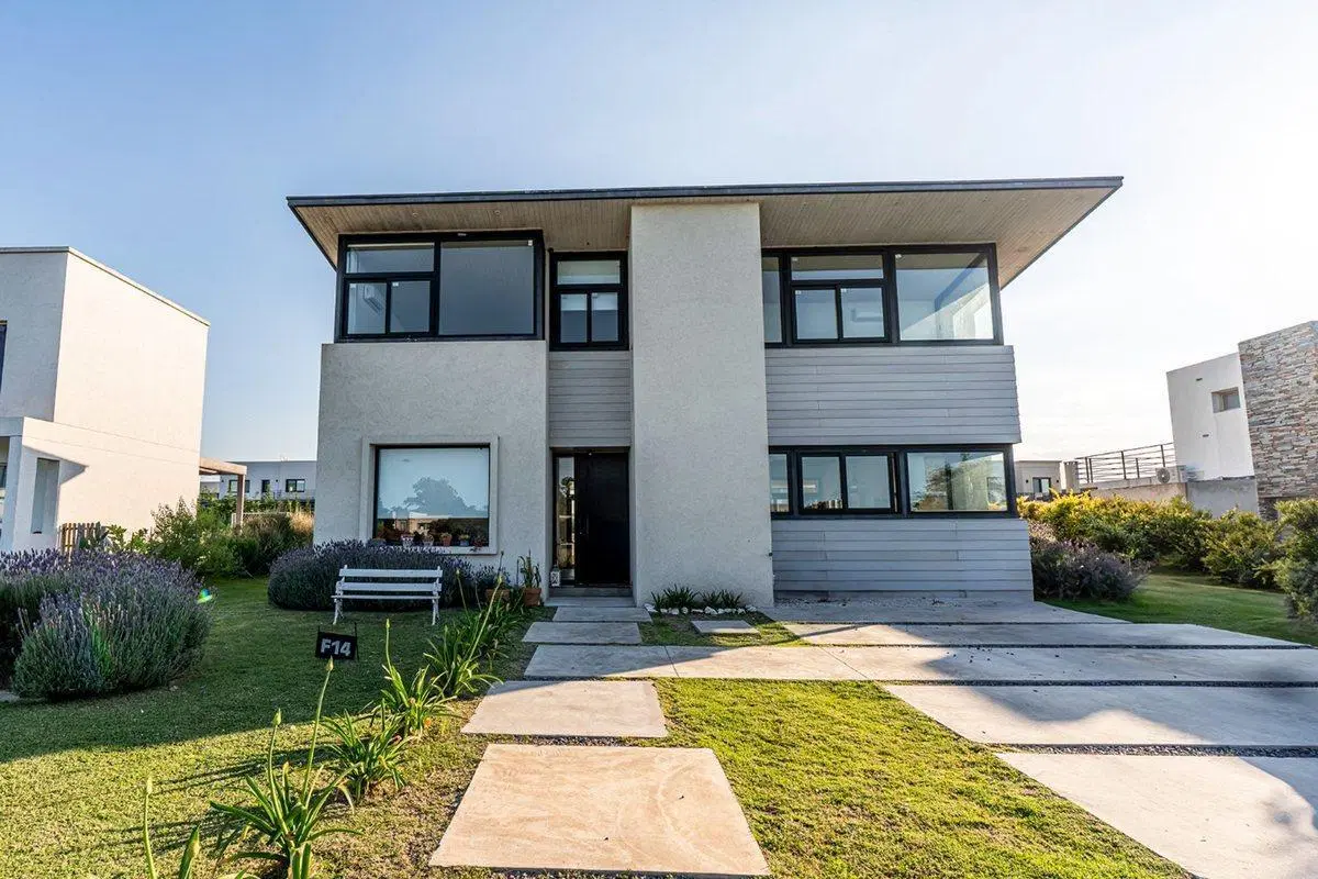 VENTA HERMOSA CASA CON PILETA GREENVILLE HUDSON 2