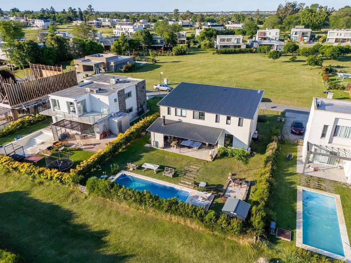VENTA HERMOSA CASA CON PILETA GREENVILLE HUDSON 4