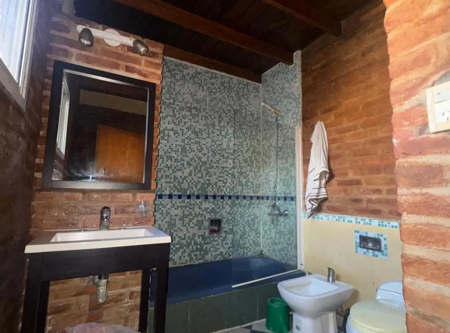 CASA 5 AMBIENTES PATIO PARRILLA PLAYROOM COCHERAS 5