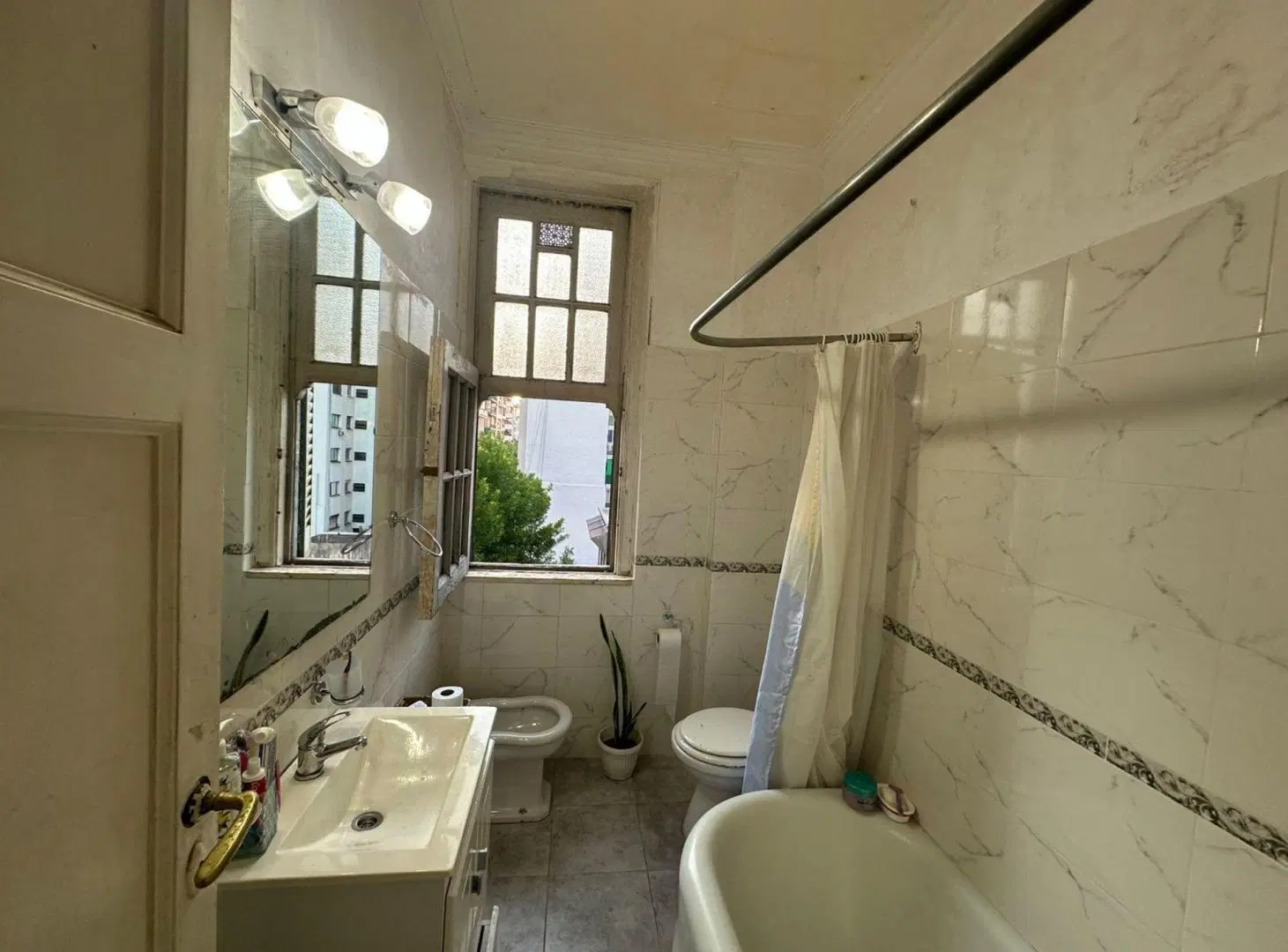 Venta depto cuatro ambientes con balcon 8