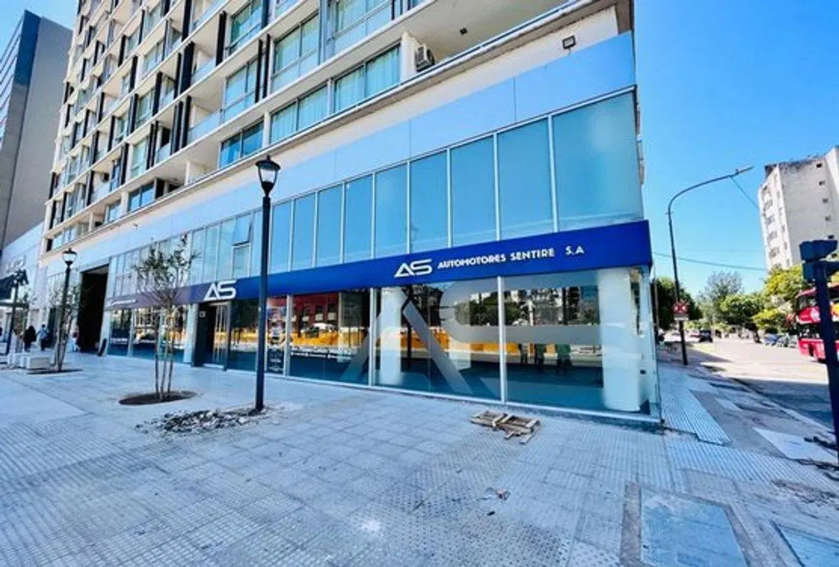 VENTA LOCAL COMERCIAL EN ESQUINA SAN TELMO 5