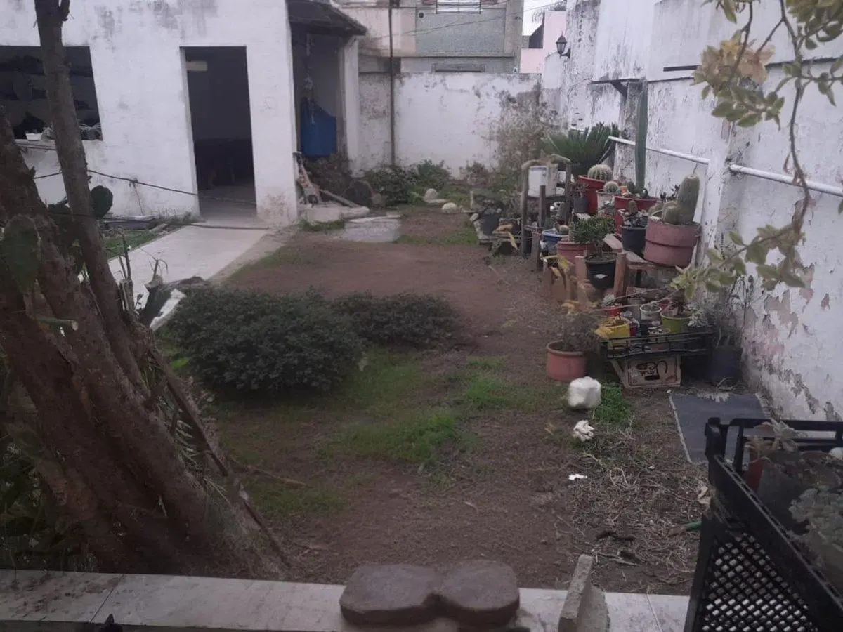 VENTA casa 2 dormitorios living comedor AVELLANEDA 4