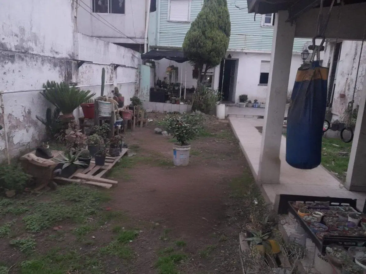 VENTA casa 2 dormitorios living comedor AVELLANEDA 5
