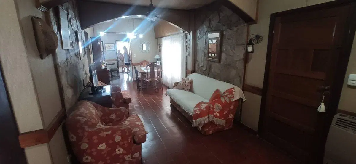 VENTA SARANDI CASA 3 HABITACIONES COCHERA Y JARDIN 1