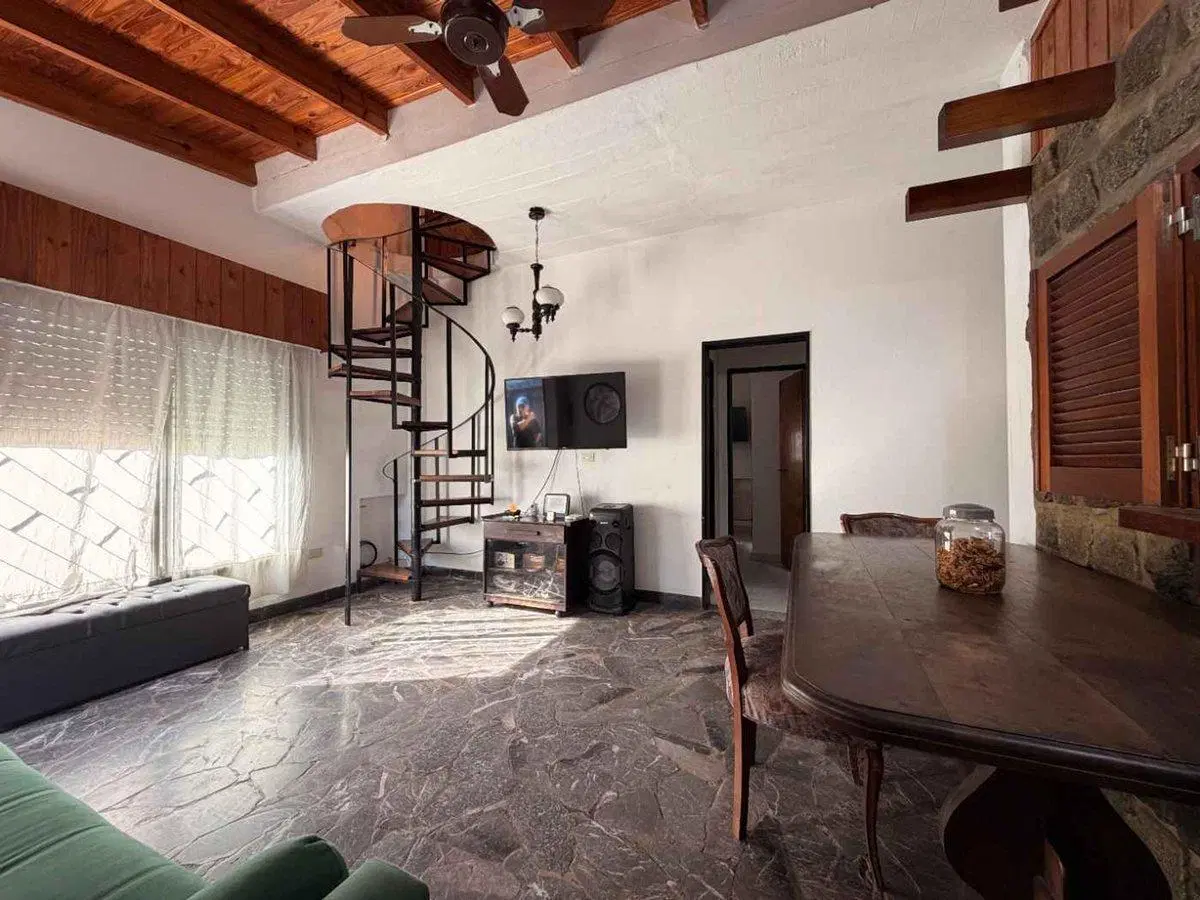 VENTA CASA 4 AMB LOTE 10X50 LONGCHAMPS 4