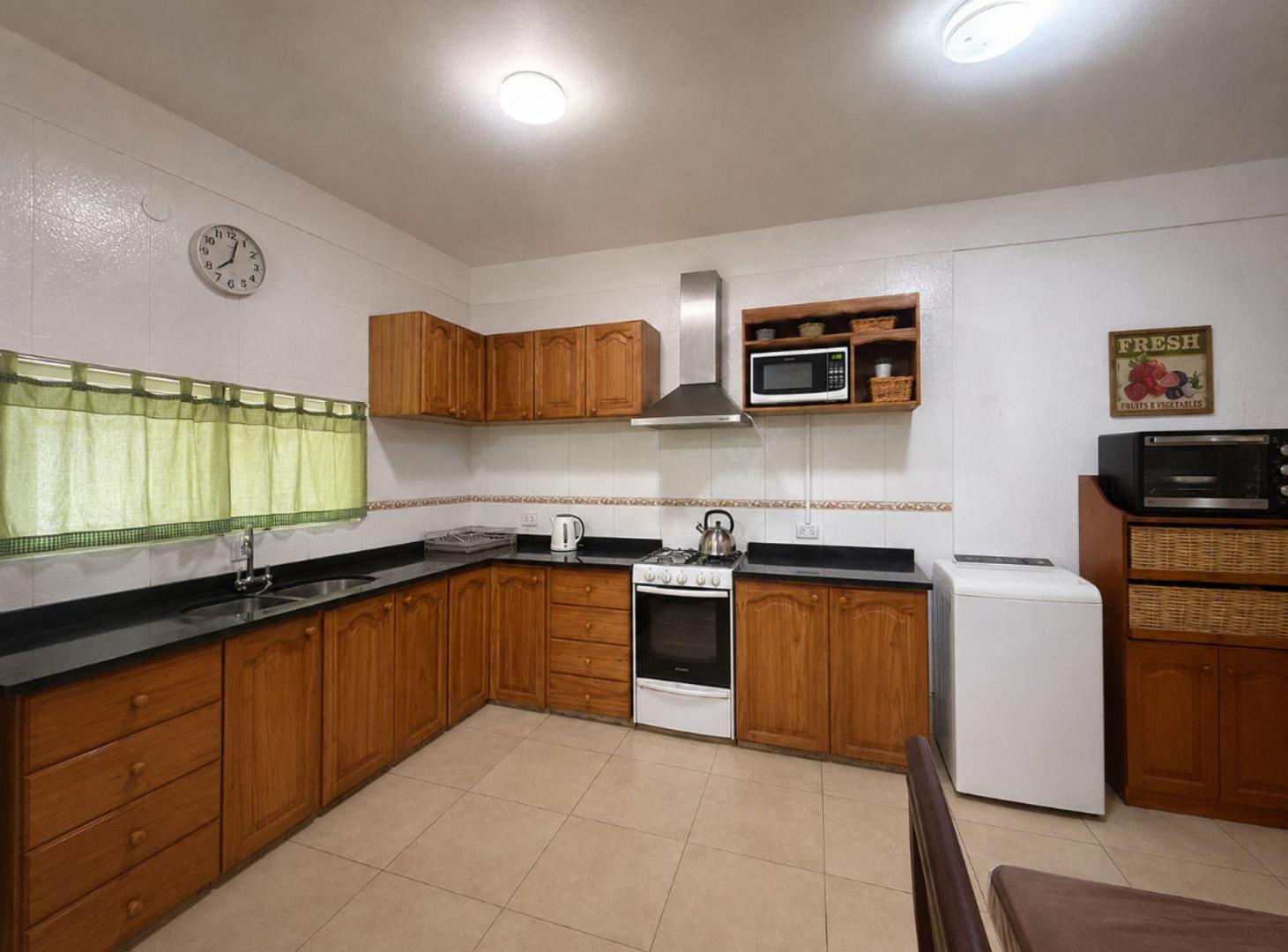 Foto de VENTA CASA 5 AMBIENTES BERNAL JARDIN COCHERA, imagen 2