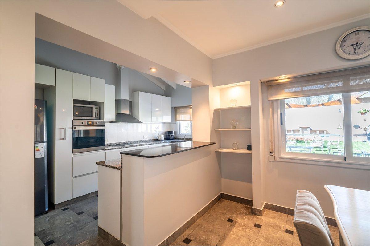 Foto de VENTA CASA 5 AMB EN WILDE CON PILETA APTO CREDITO, imagen 4