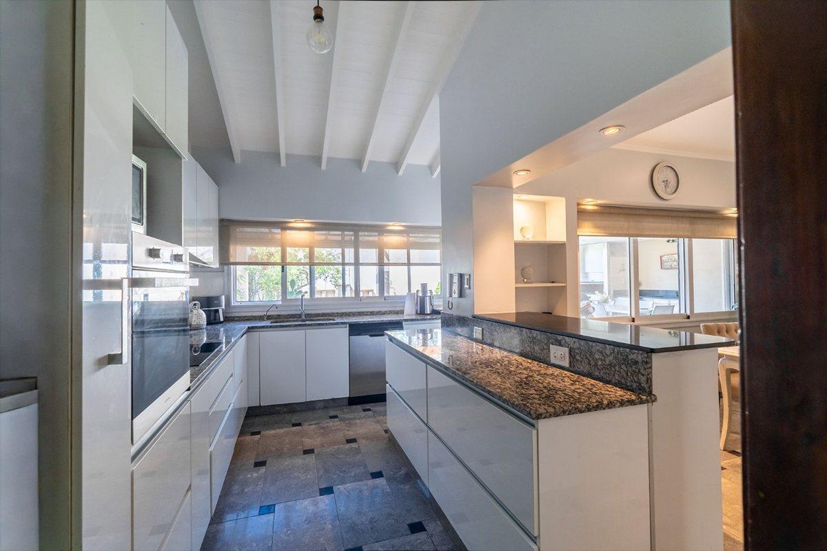 Foto de VENTA CASA 5 AMB EN WILDE CON PILETA APTO CREDITO, imagen 1