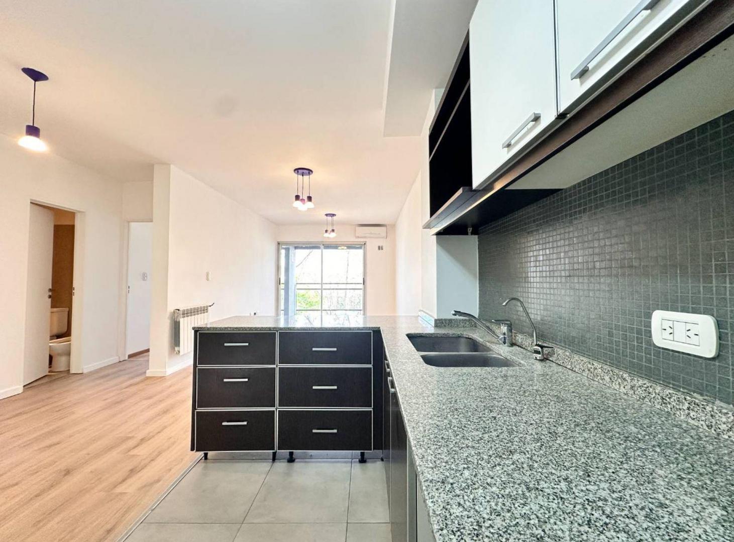 Foto de Venta depto 2 amb c/cochera y 2 bauleras, Banfield, imagen 1