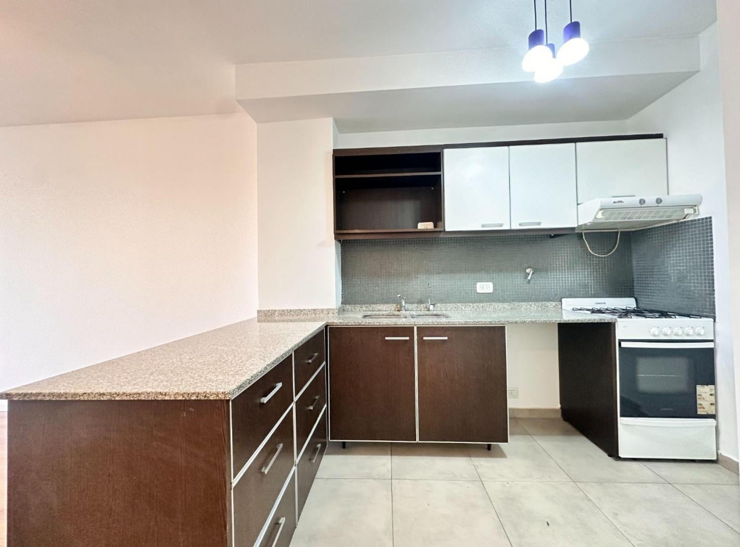Foto de Venta depto 2 amb c/cochera y 2 bauleras, Banfield, imagen 2