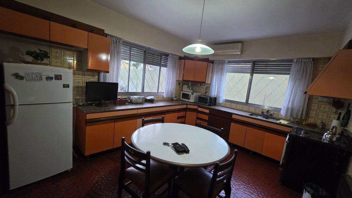 Foto de VENTA CASA 4 AMBIENTES BERNAL, imagen 1
