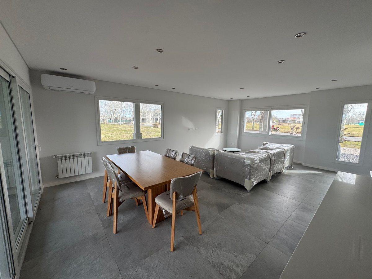 Foto de VENTA CASA HARAS DEL SUR 3 C/ PILETA 3 DORMITORIOS, imagen 4