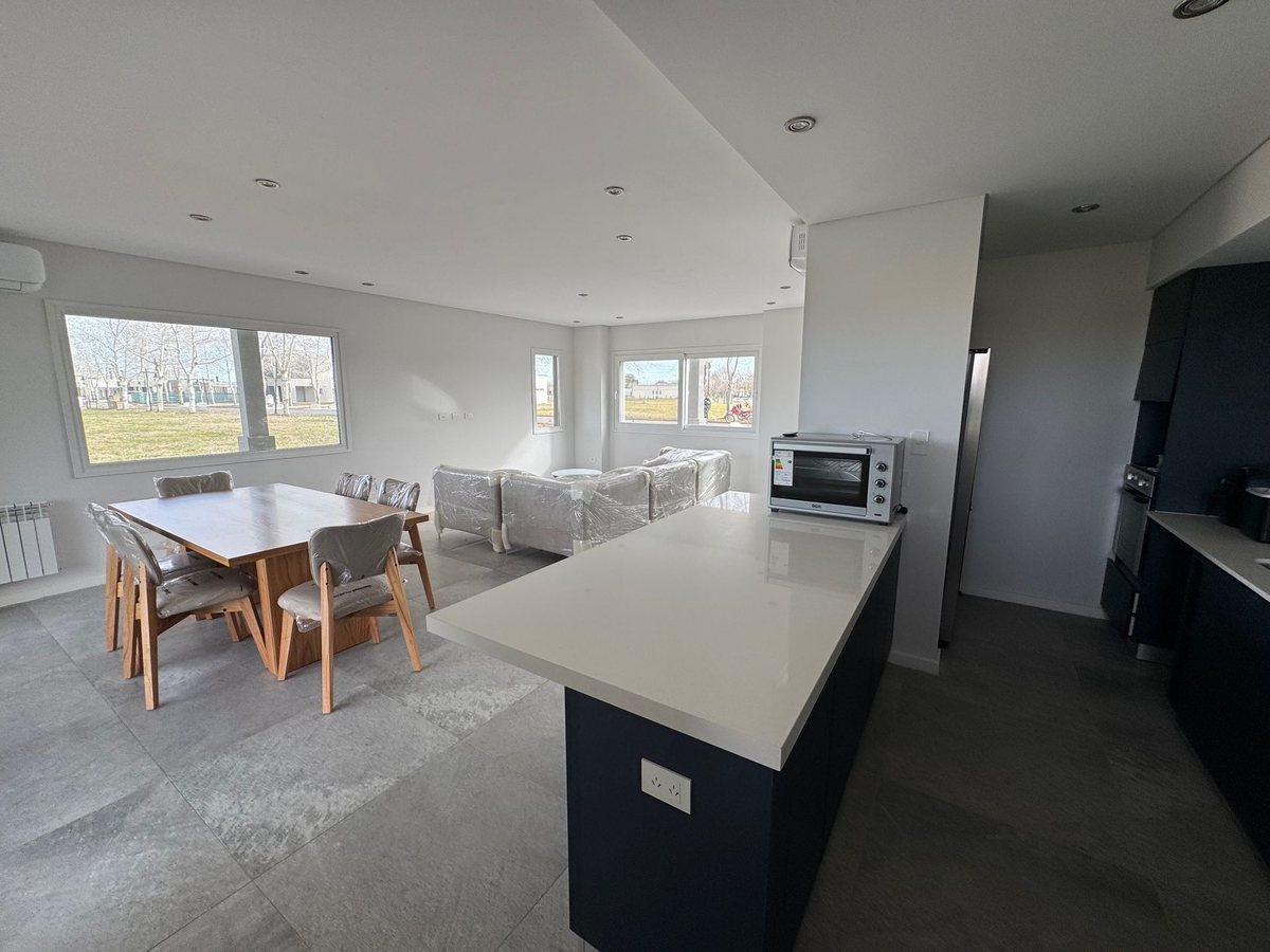 Foto de VENTA CASA HARAS DEL SUR 3 C/ PILETA 3 DORMITORIOS, imagen 1